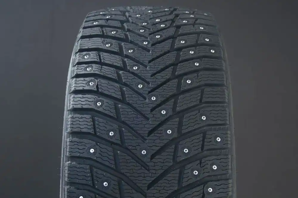 Utförsäljning 215/50R19 HANKOOK ION NORDIC ICE IW04A DUBB