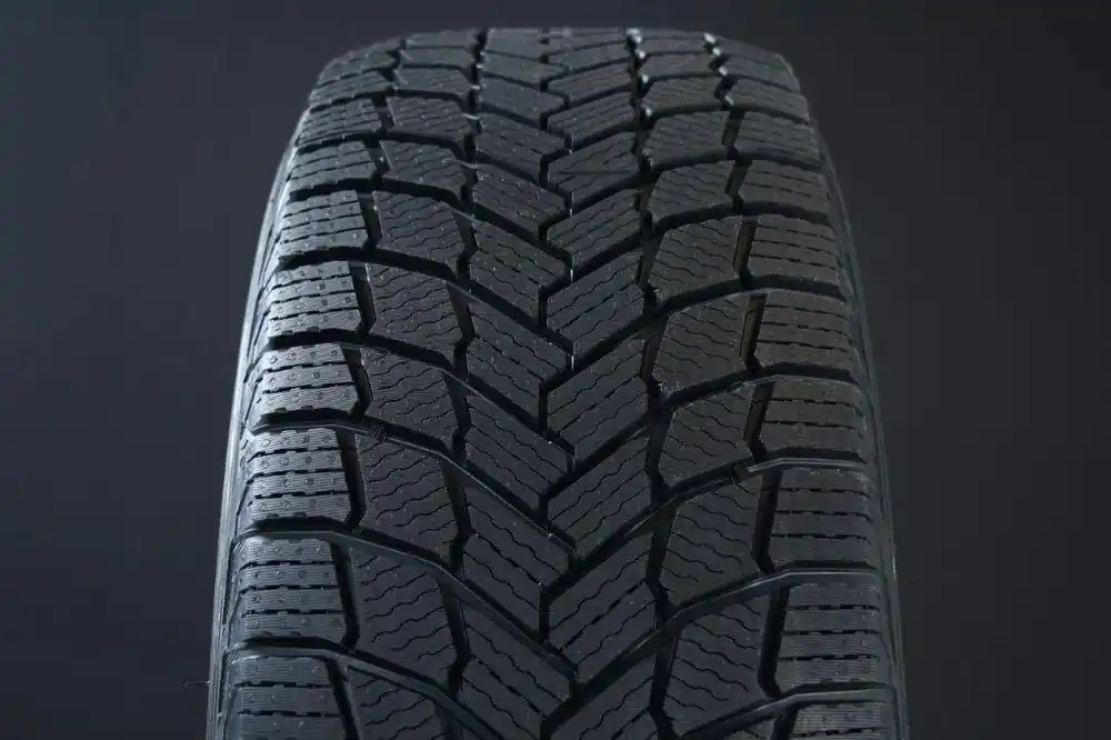 Fynd 225/55R18 MICHELIN X-ICE SNOW FRIKTION