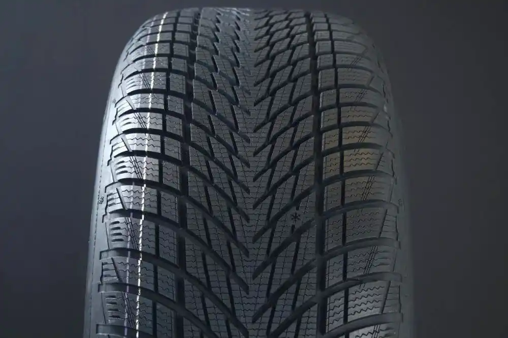 Sista chansen 235/45R18 GOODYEAR ULTRAGRIP PERFORMANCE 3 FRIKTION