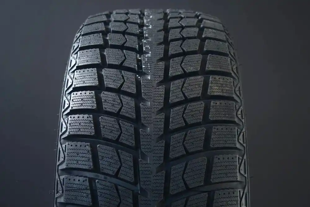 235/50R18 LINGLONG GREENMAX WINTER ICE I-15 FRIKTION DOT2021 Sista chansen