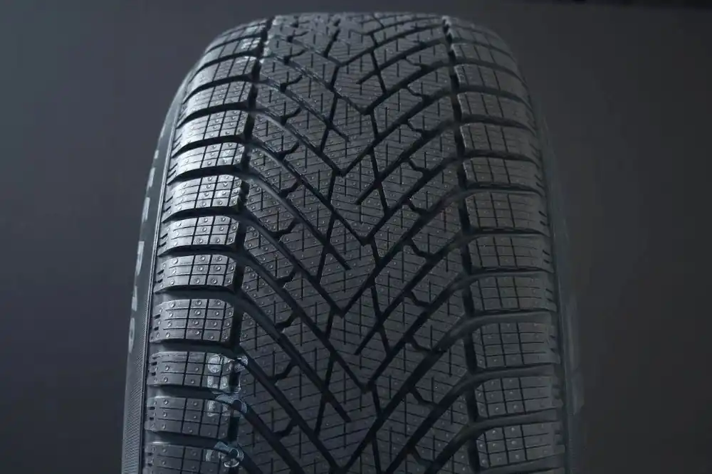 Fynd 235/45R19 PIRELLI SCORPION WINTER 2 FRIKTION